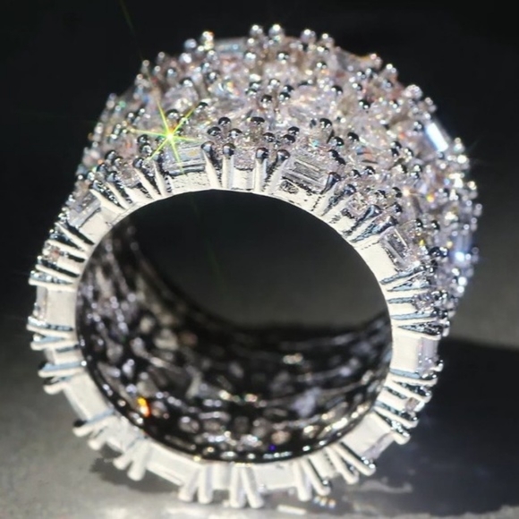 ***New β6.4 CT Sterling Silver Diamond Ring - Picture 4 of 6